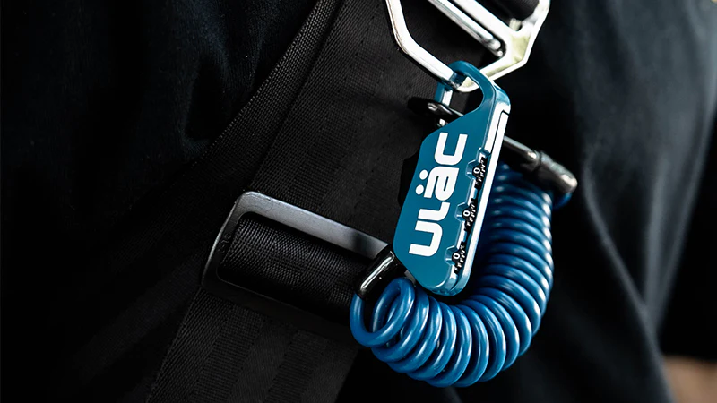 Смотреть видеообзор Велосипедный замок Ulac Piccadilly Carabiner Cable Combo Lock Red